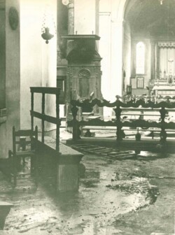 San Miniato, Duomo. Fotografia di Cesare Barzacchi realizzata nei giorni immediatamente seguenti i fatti del Duomo