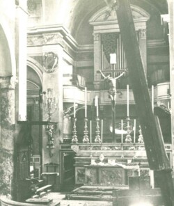 San Miniato, Duomo. Fotografia di Cesare Barzacchi realizzata nei giorni immediatamente seguenti i fatti del Duomo